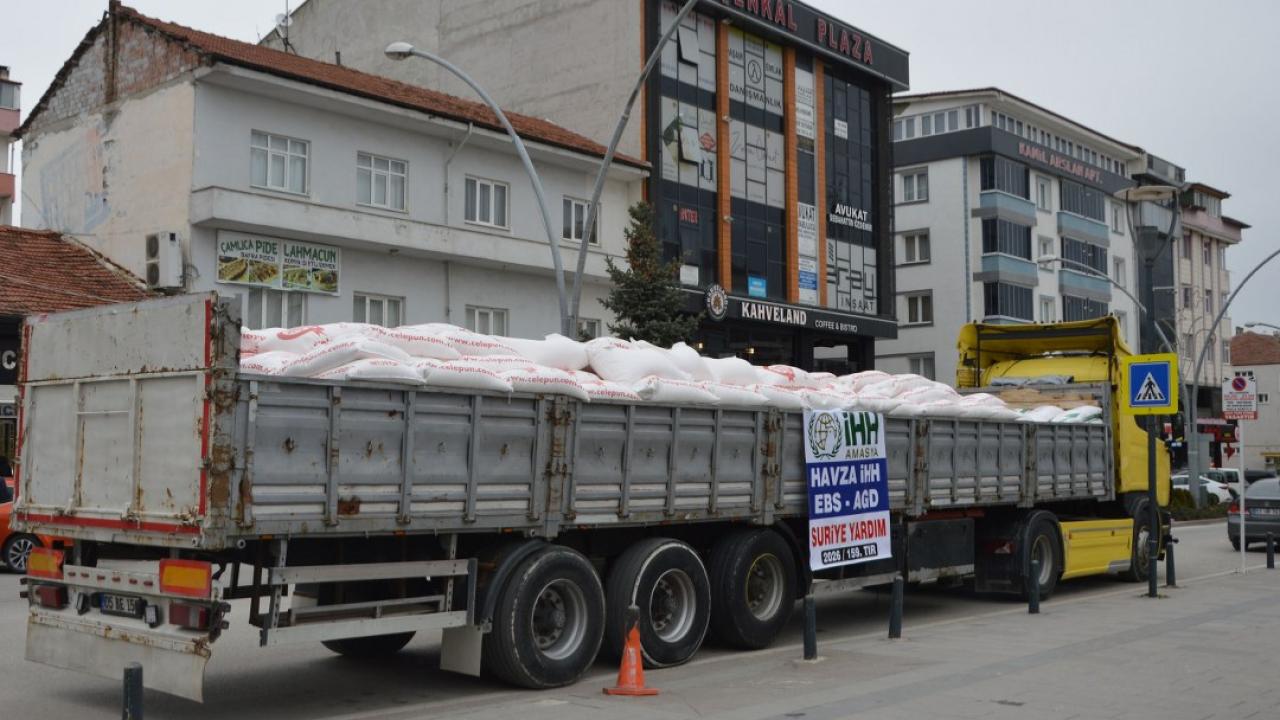 Samsun Suriye'ye çuvallarla un gönderdi