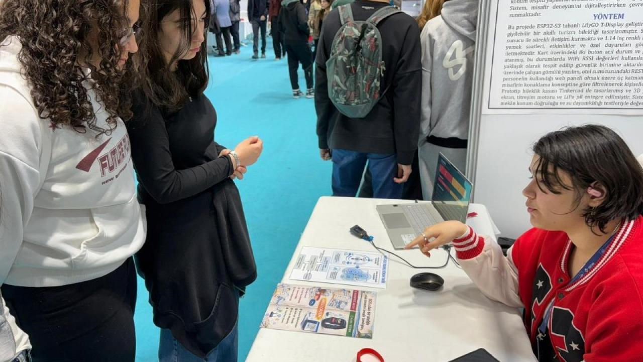 Samsun'da lise öğrencilerinden 'Akıllı Turizm Bilekliği'