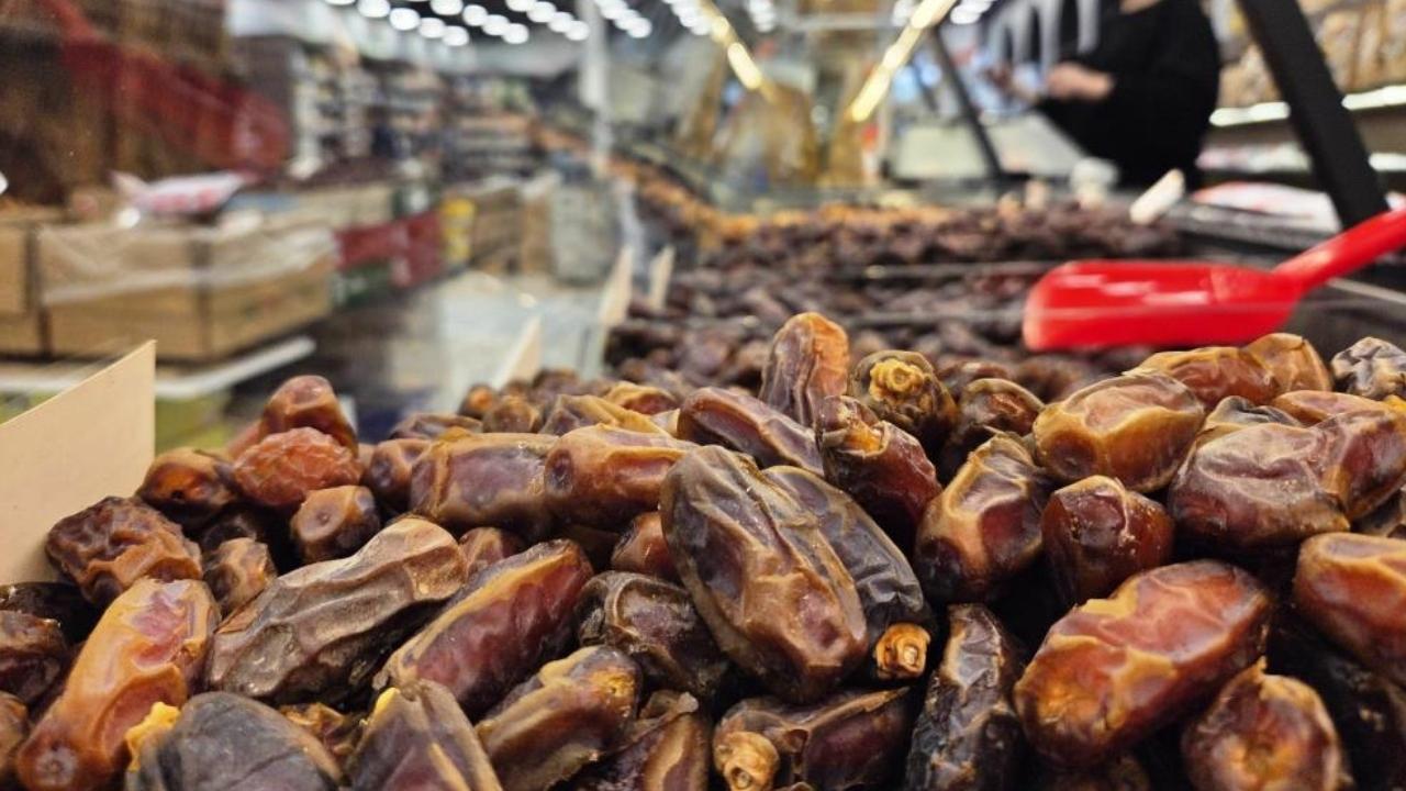 Samsun'da ramazan ayının vazgeçilmezi hurmaya yoğun ilgi