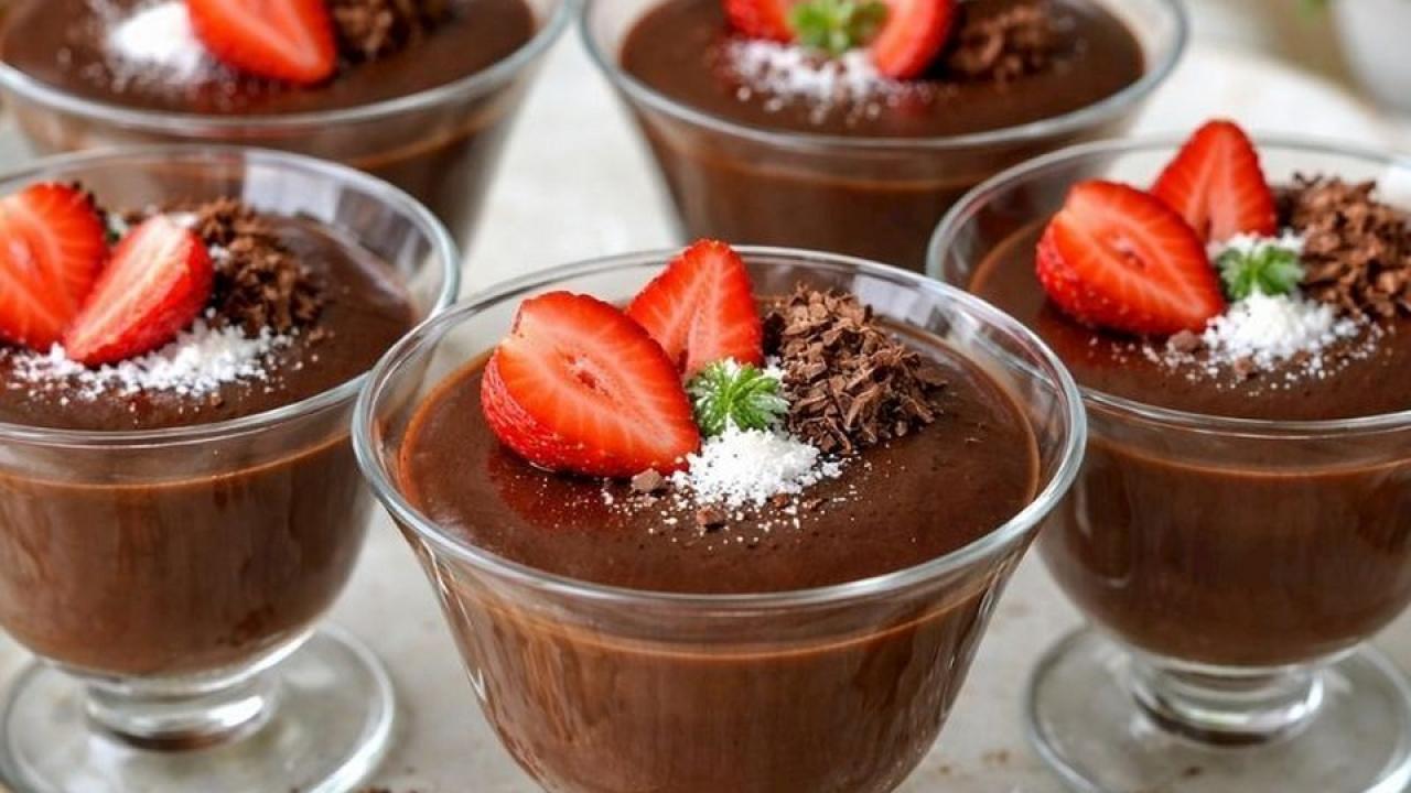 Sunumuyla göz dolduran krem şokola tarifi