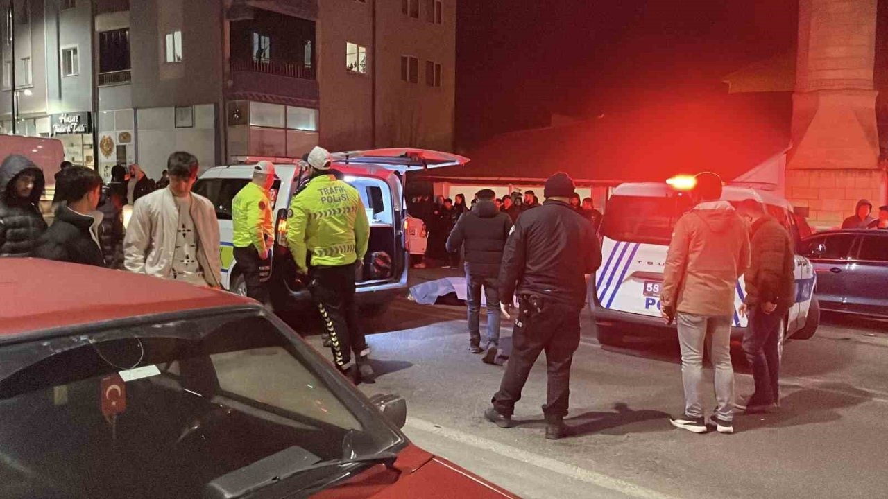 Teravih namazına giderken otomobilin çarptığı kadın hayatını kaybetti