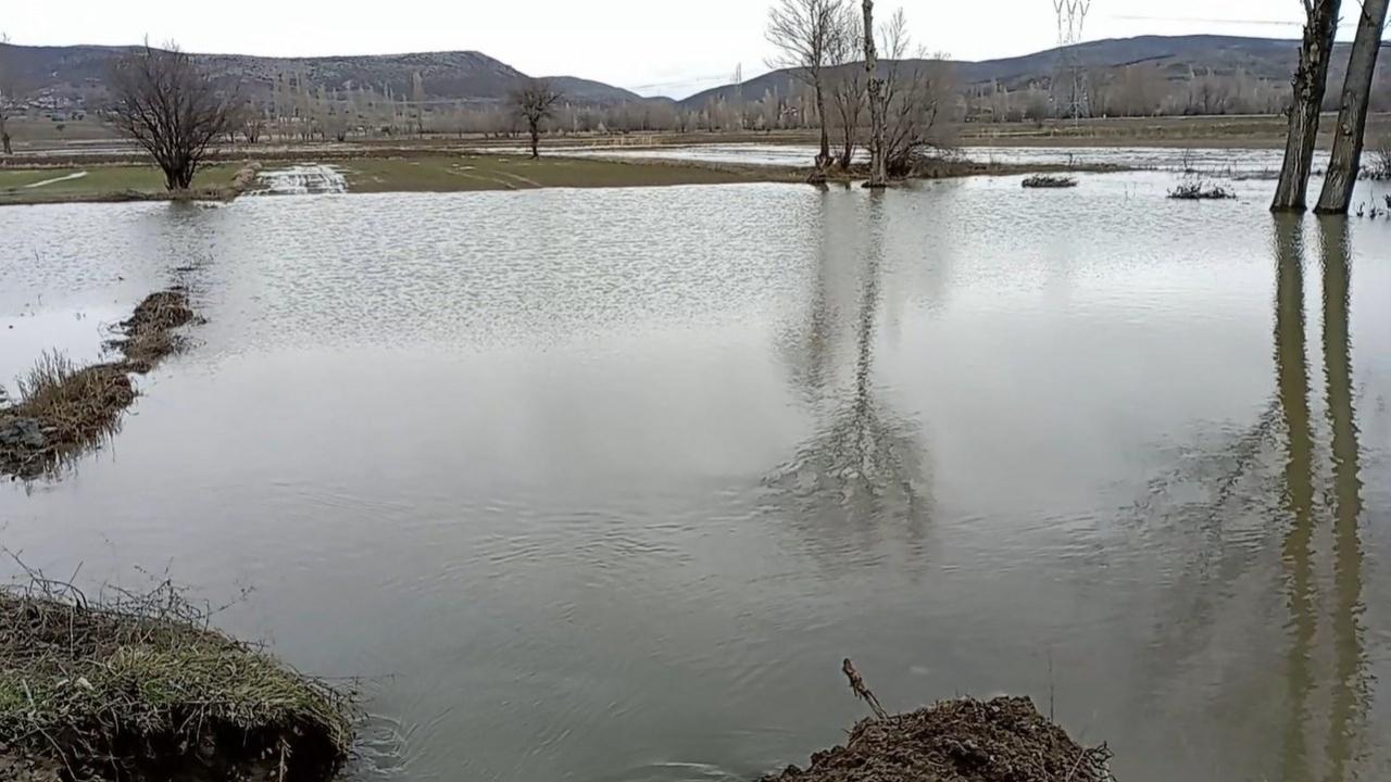 Tokat’ta sağanak yağış hayatı felç etti! Dereler taştı; ekin tarlaları sular altında kaldı