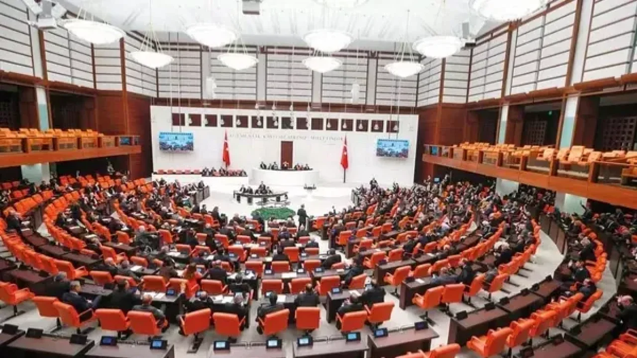 Torba yasa haftaya Meclis’te: Emekliye zam, gence maaş, bedelliye düzenleme