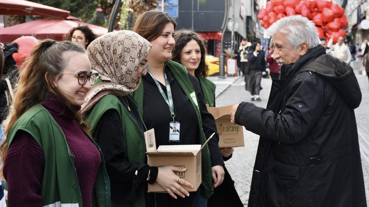 Yeşilay Samsun'dan vatandaşlara kış çayı ikramı