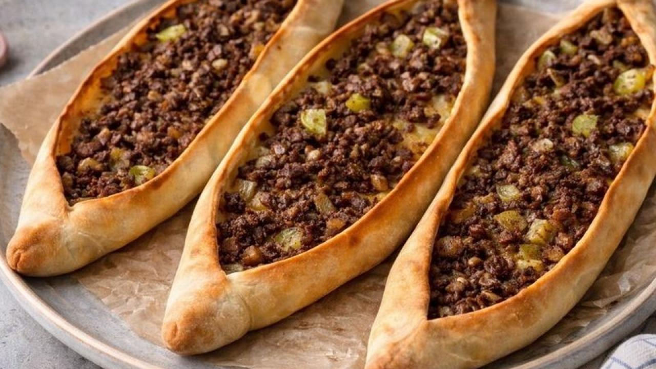 Yumuşak hamurlu bol iç harçlı pide tarifi