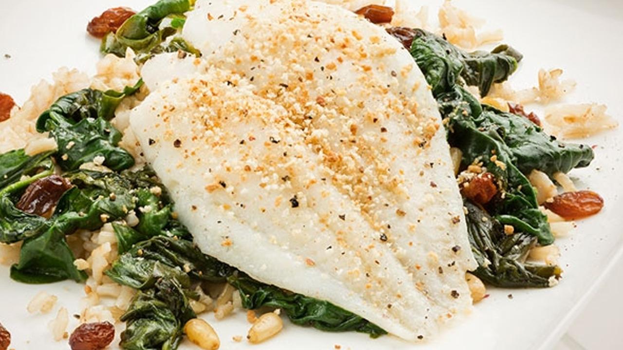 Zarif sunumuyla ıspanaklı levrek tarifi