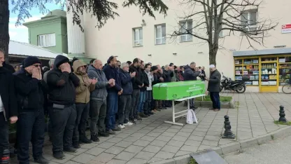 Halı sahada kalp krizi geçiren Murat Kasapoğlu son yolculuğuna uğurlandı