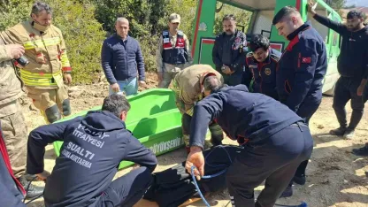 Uçuruma yuvarlanan kamyonunun sürücüsü can verdi