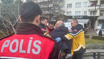 Bankta oturan erkeğe sözlü tacizde bulunduğu iddia edilen yaşlı adam darp edildi