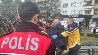 Bankta oturan erkeğe sözlü tacizde bulunduğu iddia edilen yaşlı adam darp edildi