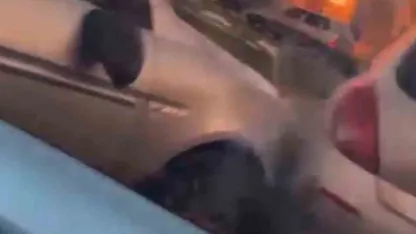 Kaza sonrası çocukların çığlıklarına rağmen kavgaya devam ettiler!