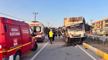 Kamyon ile traktör çarpıştı! Yaralılar var