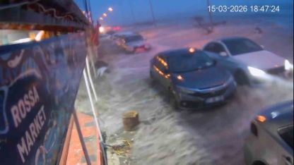 Kuvvetli fırtınayla deniz taştı, iş yerleri zarar gördü