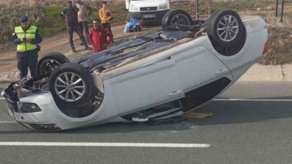 Otomobil ters döndü: 2 yaralı