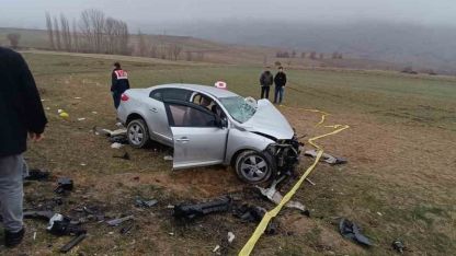 Otomobiller çarpıştı: 1 ölü, 5 yaralı