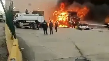 Sınırda korkutan patlama: Tır küle döndü