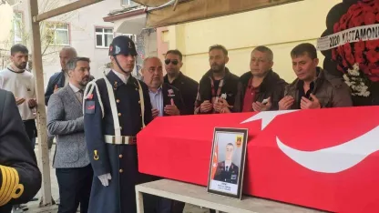 Bayram dönüşü motosikleti ile kaza yapan Uzman Çavuş son yolculuğuna uğurlandı