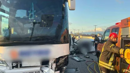 Yolcu otobüsü ile çarpışan sürücü hayatını kaybetti