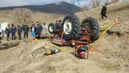 87 yaşındaki Ali Altın traktörün altında kalarak hayatını kaybetti