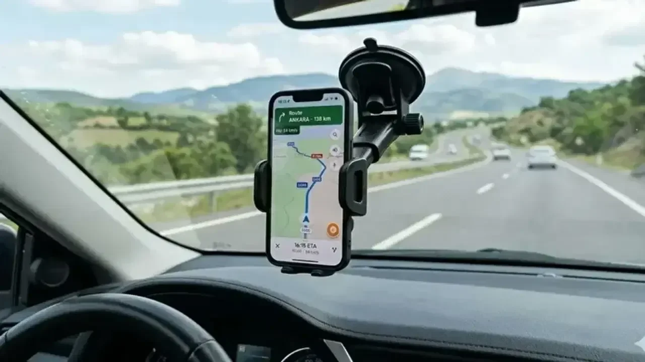 Arabalarda telefon tutacağı ve araç kokusu yasak mı?