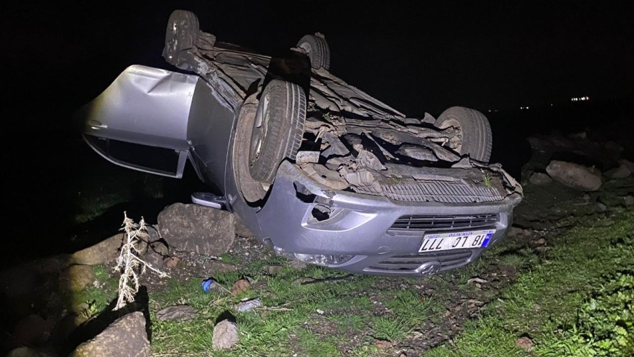 Araç yoldan çıktı! Aynı aileden 5 kişi kazada yaralandı