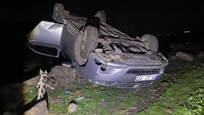 Araç yoldan çıktı! Aynı aileden 5 kişi kazada yaralandı