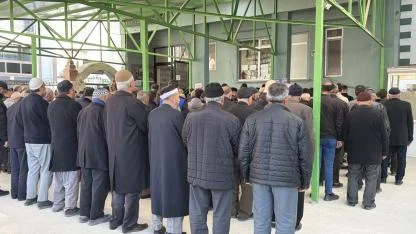 Babası tarafından öldürülen 13 yaşındaki kız toprağa verildi