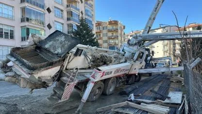 Beton pompası can aldı!