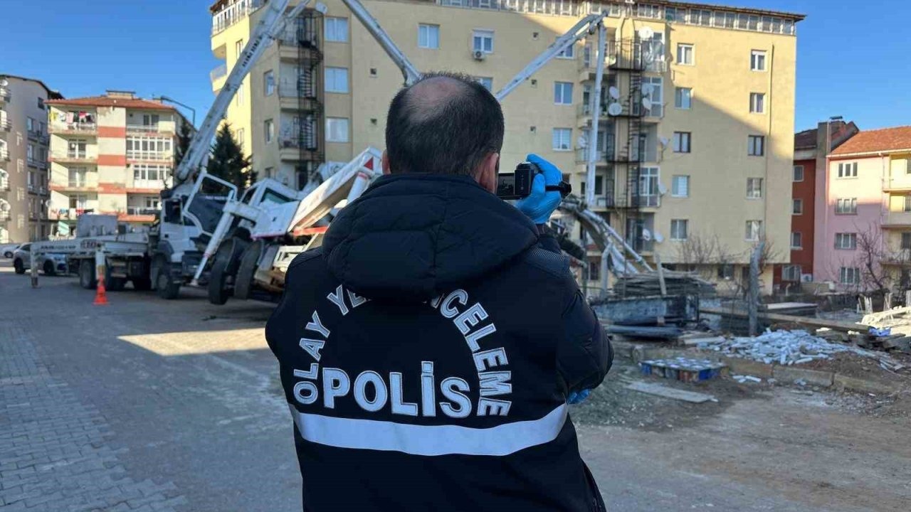 Beton pompası yan yattı! Altında kalan işçi feci şekilde can verdi