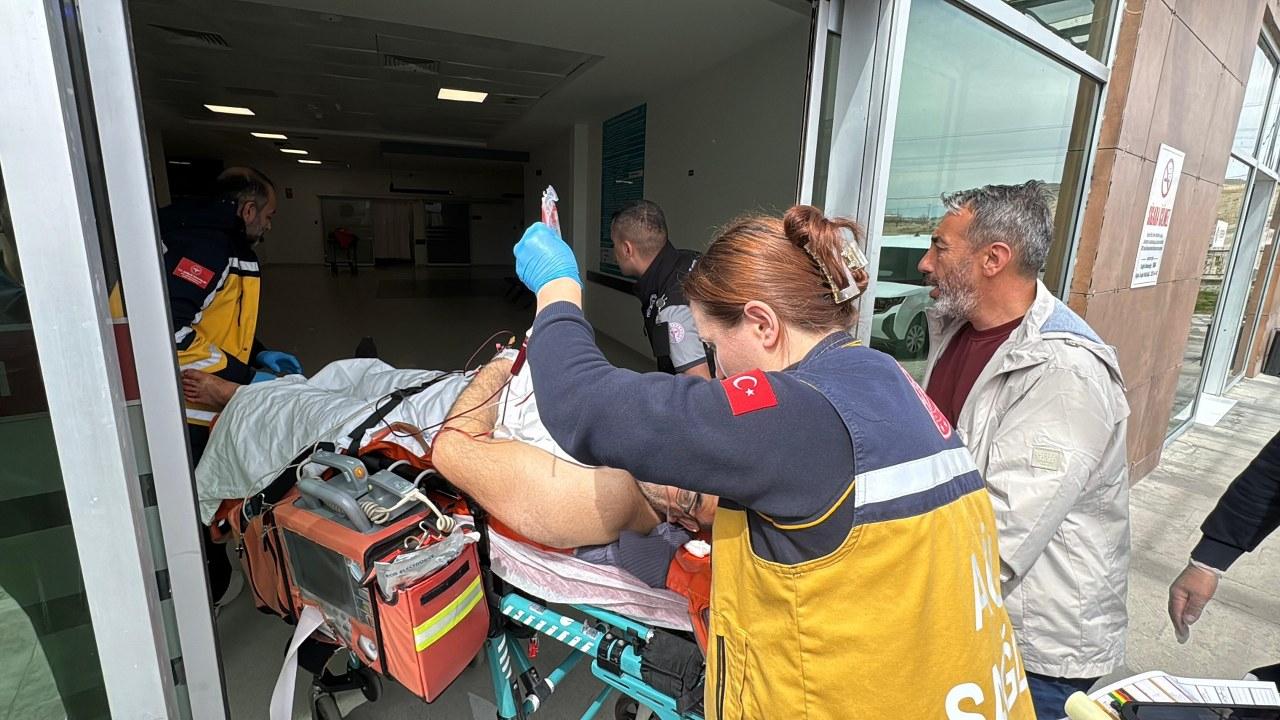 Boşanma aşamasındaki eşini ardından da kendisini bıçakladı