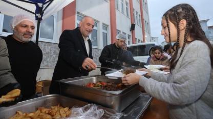 Canik Belediye Başkanı Sandıkçı: İlçemizde ramazanın bereketini paylaşıyoruz