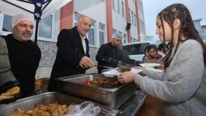 Canik Belediye Başkanı Sandıkçı: İlçemizde ramazanın bereketini paylaşıyoruz