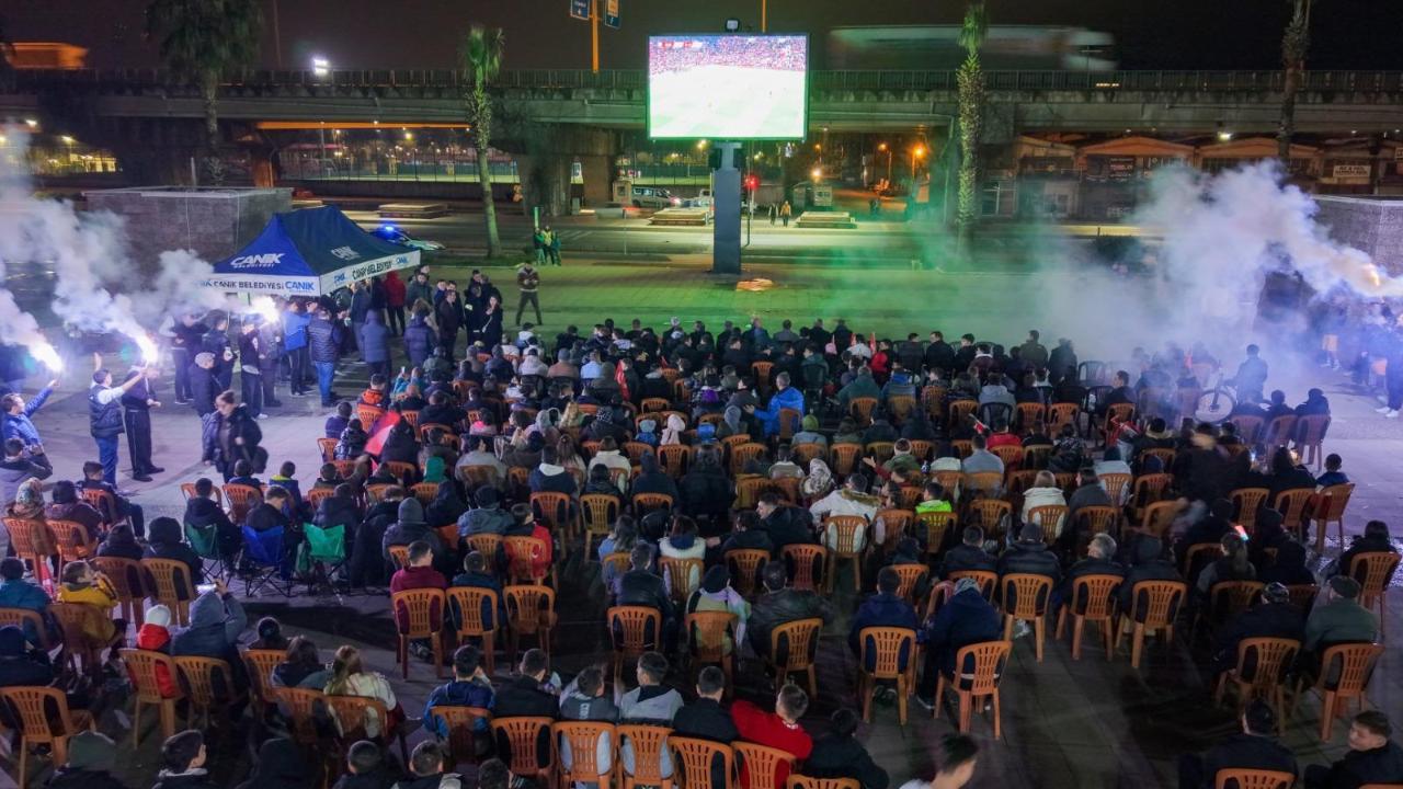 Canik'te Milli Maç heyecanı dev ekranla paylaşıldı