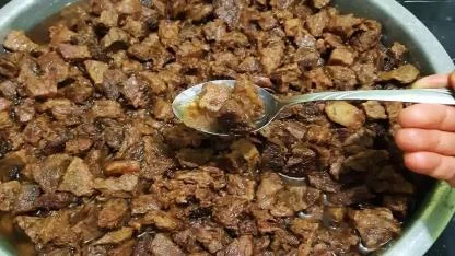 Domates sosuyla pişen yumuşak et tarifi