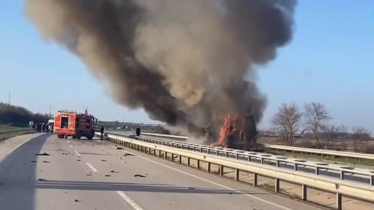 Domates yüklü tır alev alev yandı