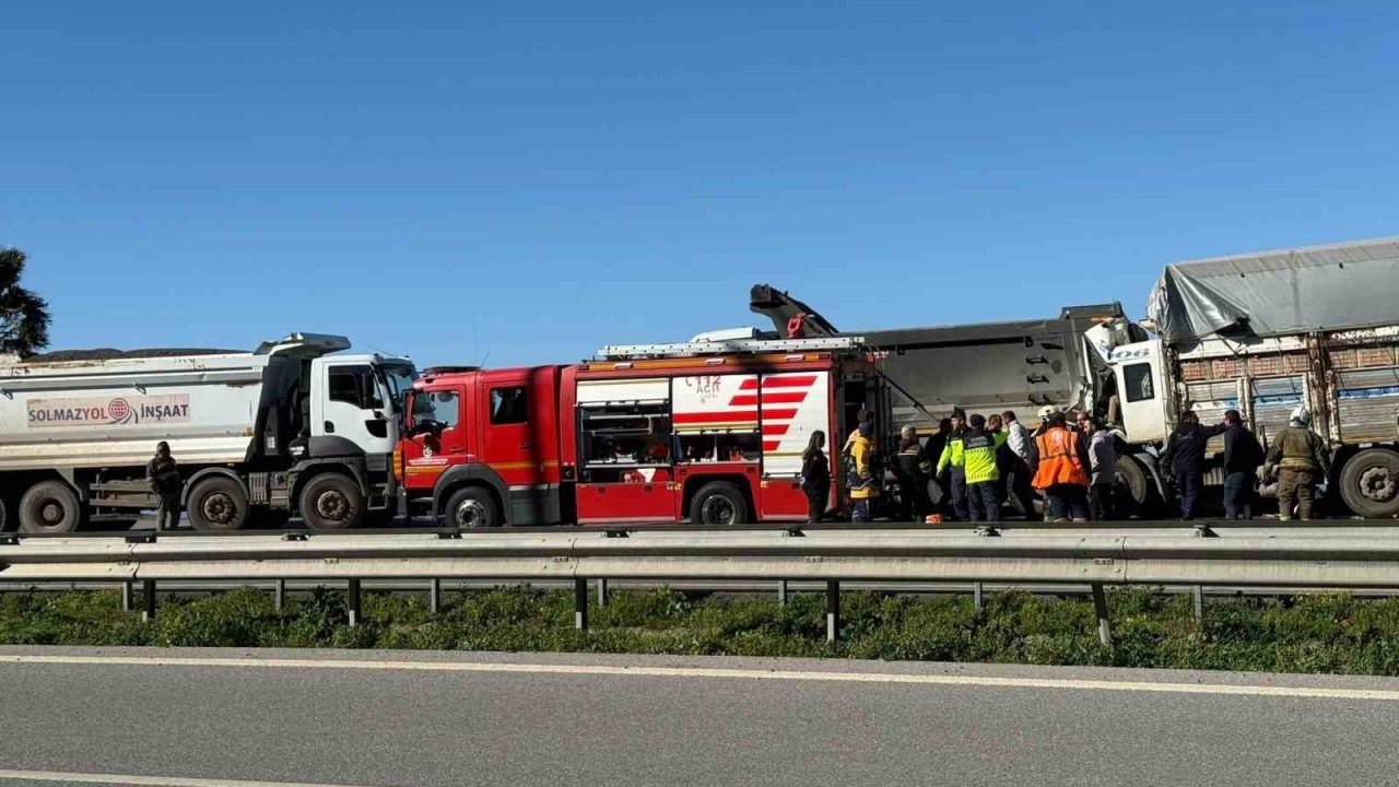 Feci kaza! Kamyonlar çarpıştı: 1 ölü