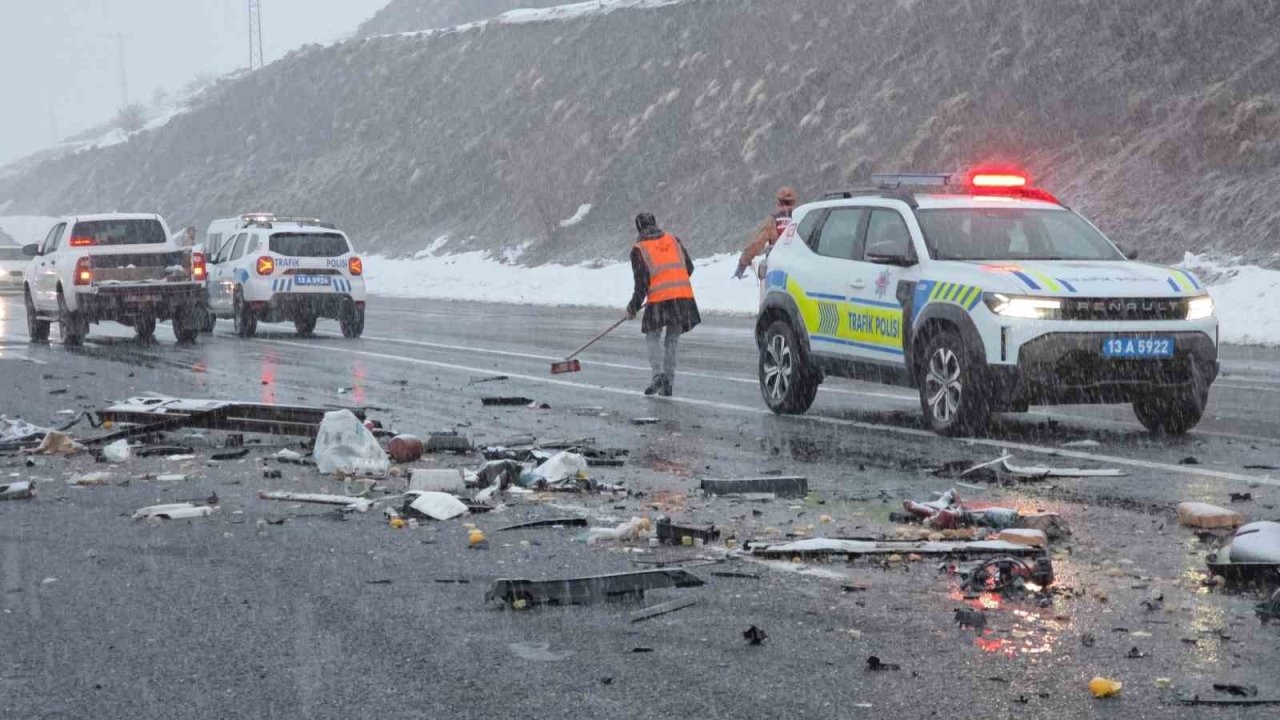 Feci kazada karı koca hayatını kaybetti! Yola saçılan biberon yürekleri burktu