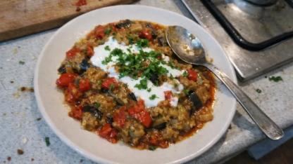 Fırında kıymalı közlenmiş patlıcan tarifi