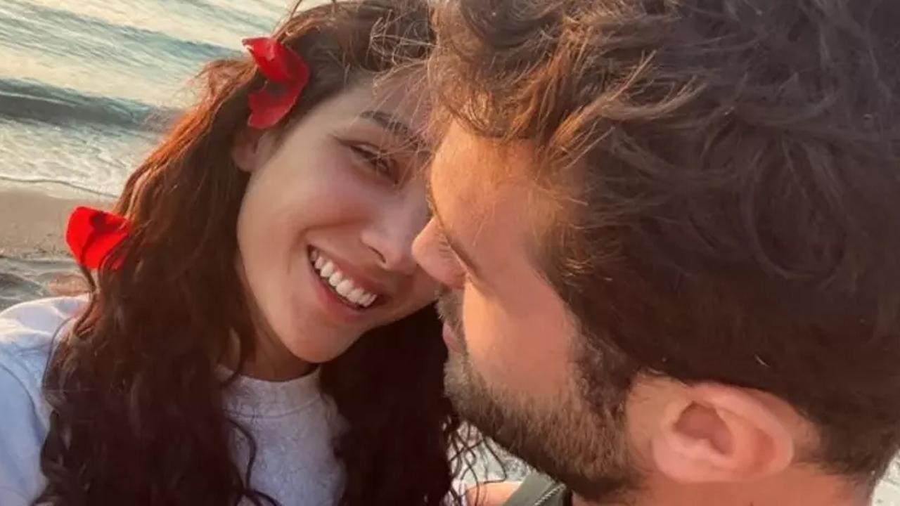 Furkan Andıç ile Aybüke Pusat'tan romantik kareler