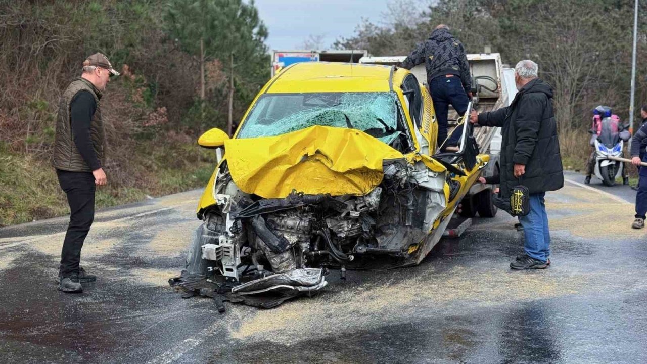 Hatalı sollama zincirleme kazaya neden oldu: 1 ölü, 4 yaralı