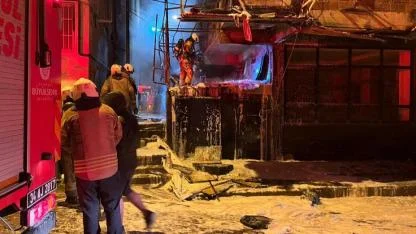 Hurda deposunda korkutan yangın!