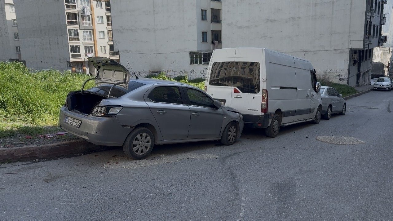 İçinde 16 öğrencinin bulunduğu servis minibüsünün freni boşaldı