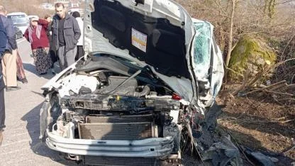 İşçi servisi otomobille çarpıştı!