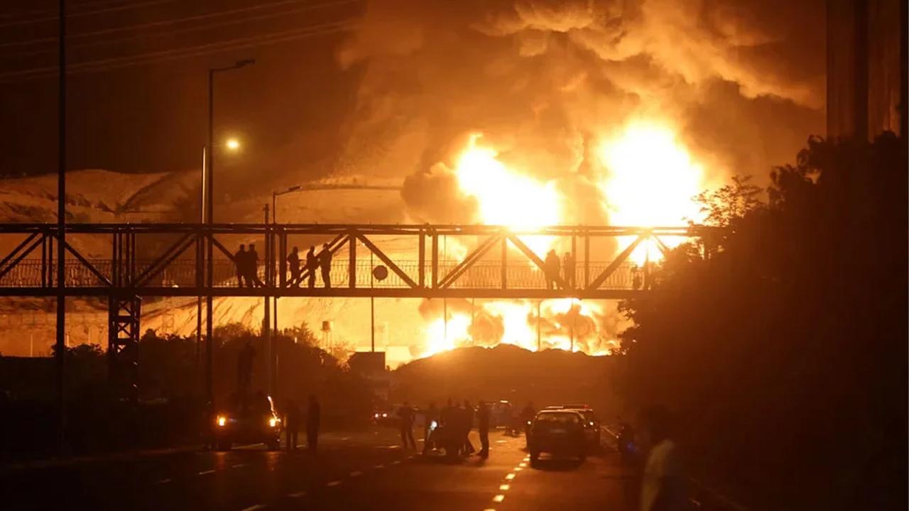 İsrail'de İran füze saldırısı nedeniyle yangın çıktı