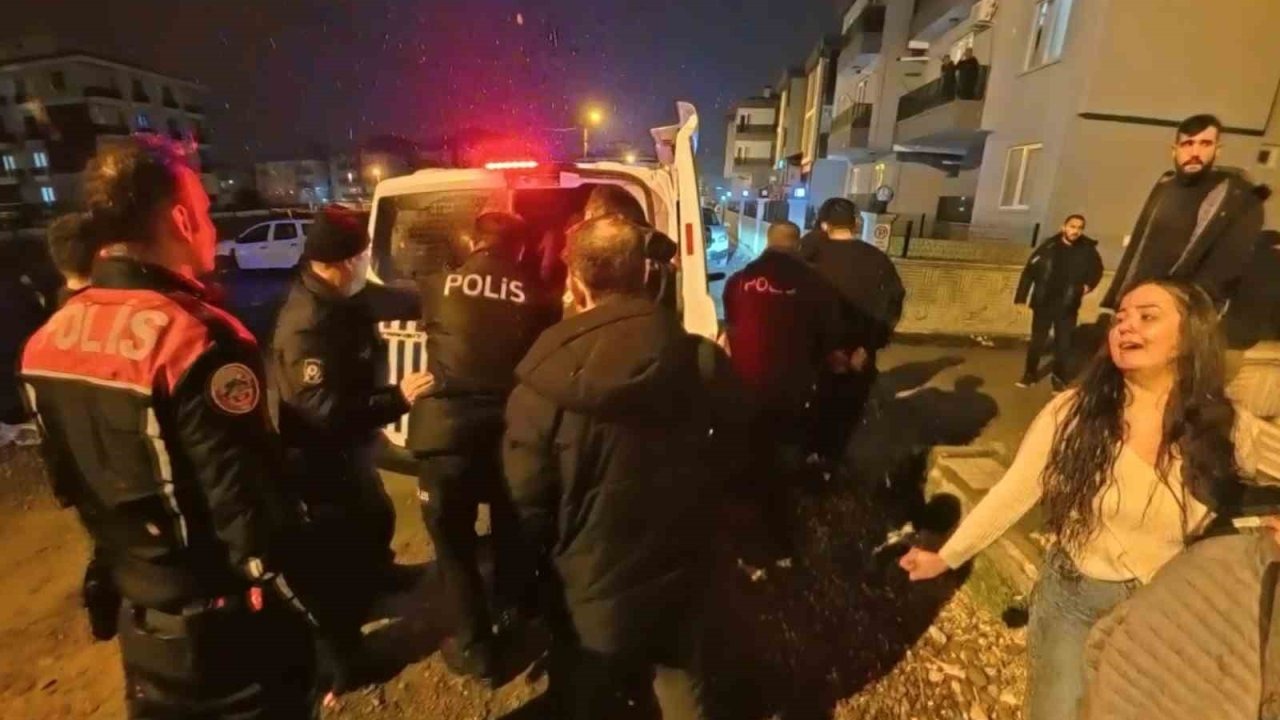 Komşuların gürültü tartışması tabanca ve bıçaklı kavgaya dönüştü