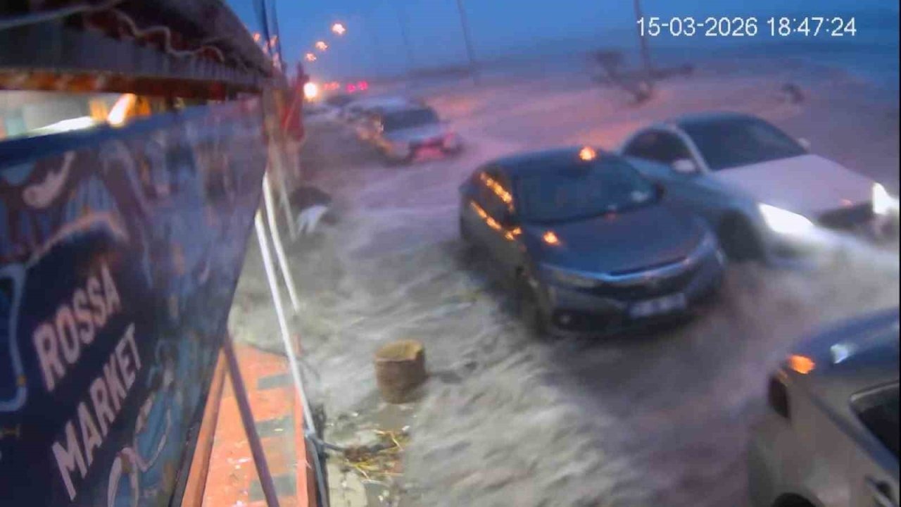 Kuvvetli fırtınayla deniz taştı, iş yerleri zarar gördü