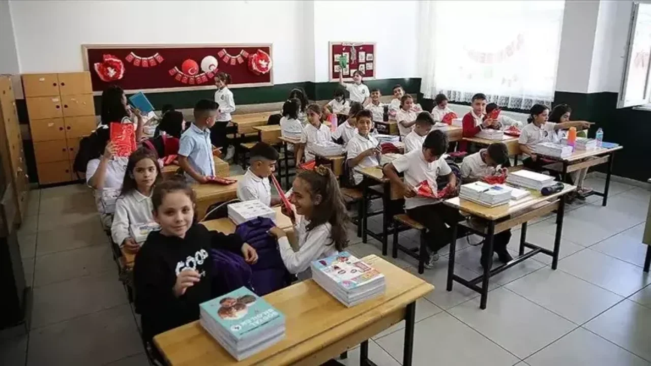 Pazartesi okullar tatil mi?