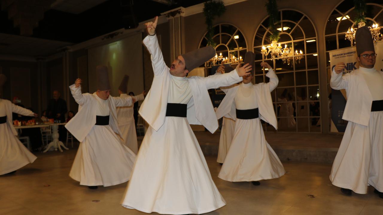 Samsun’da Down sendromlu çocuklardan semazen ve zeybek gösterisi