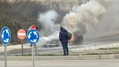 Samsun'da yanan otomobil kullanılamaz hale geldi