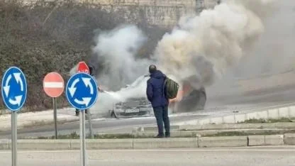 Samsun'da yanan otomobil kullanılamaz hale geldi